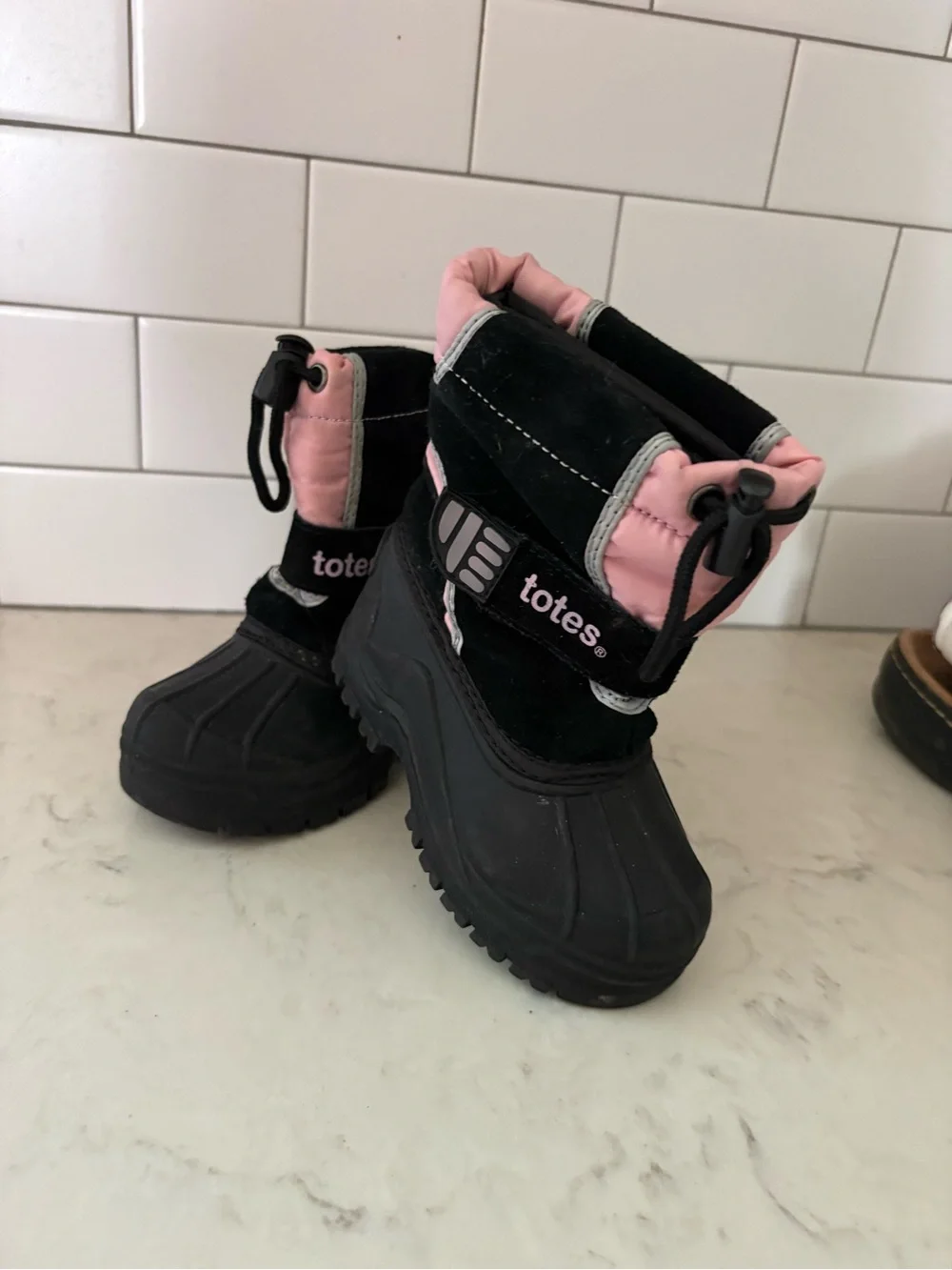 Totes Girls Snow Boots Size 6M Pink Black Waterproof Insulated Winter Boots